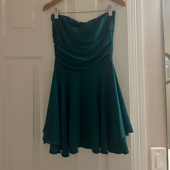 Emerald Green Strapless Dress - Picture 2 of 4